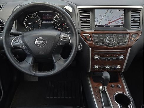 Used 2019 Nissan Pathfinder Platinum FWD image 12