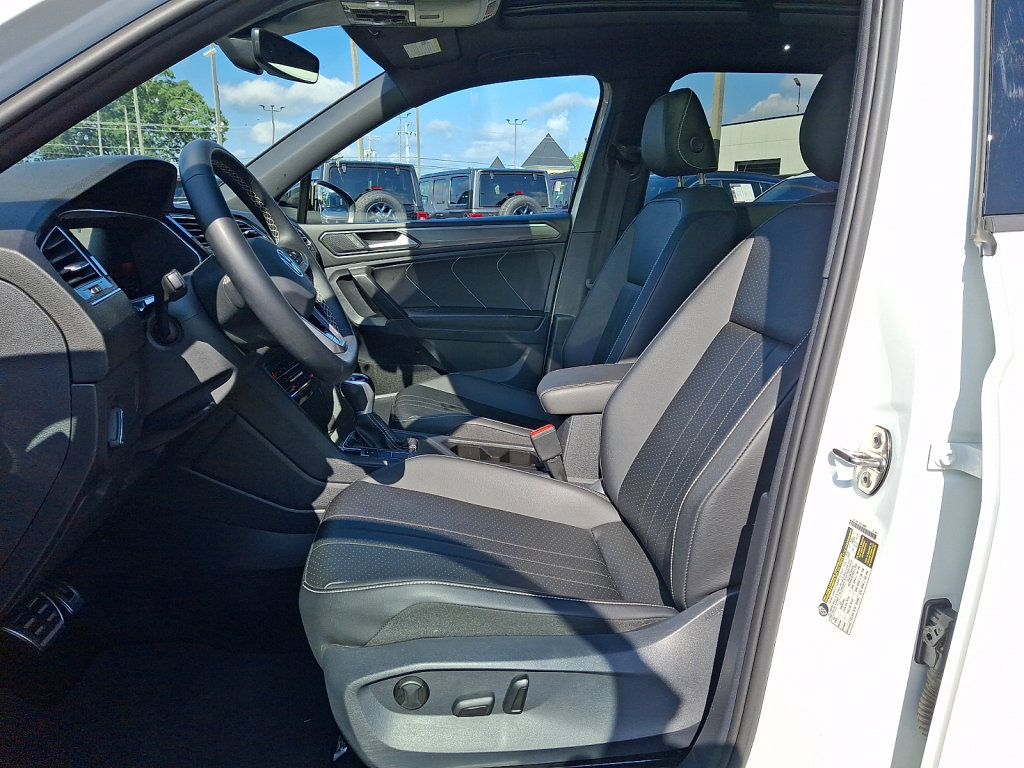 Used 2023 Volkswagen Tiguan SE R-Line FWD image 24