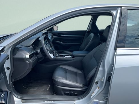 Used 2025 Nissan Altima 2.5 SL FWD image 8
