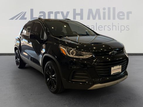 Used 2018 Chevrolet Trax LT w/ Sun & Sound Package image 7
