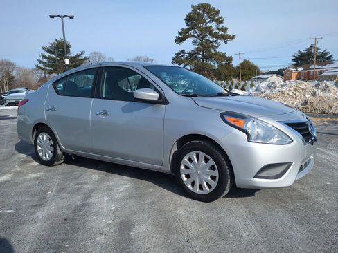 Used 2017 Nissan Versa SV image 2