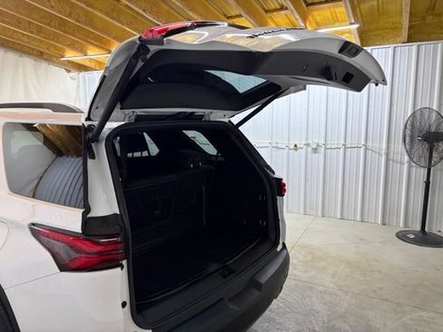 Used 2022 Chevrolet Traverse LT w/ Midnight/Sport Edition AWD/4WD image 10