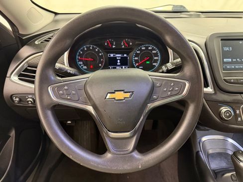 Used 2018 Chevrolet Malibu LT FWD image 21