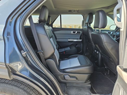 Used 2022 Ford Explorer XLT w/ Equipment Group 202A image 25