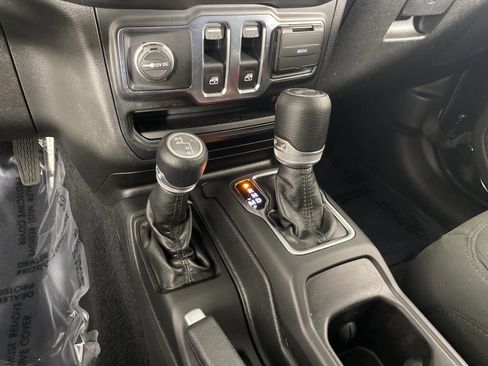 Used 2022 Jeep Wrangler Sport AWD/4WD image 27