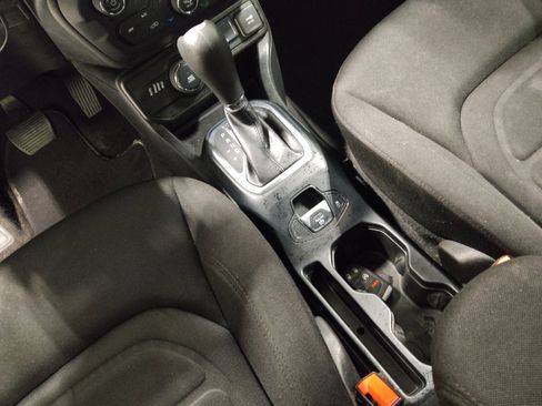 Used 2020 Jeep Renegade Latitude image 26