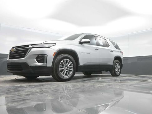 Used 2022 Chevrolet Traverse LT image 32