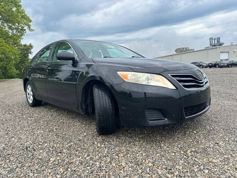 Used 2010 Toyota Camry LE FWD image 12