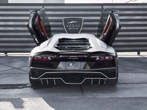 Used 2018 Lamborghini Aventador S AWD/4WD image 25