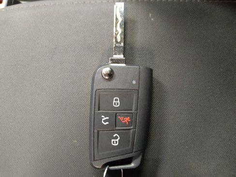 Used 2019 Volkswagen Tiguan S w/ Driver Assistance Package FWD image 32