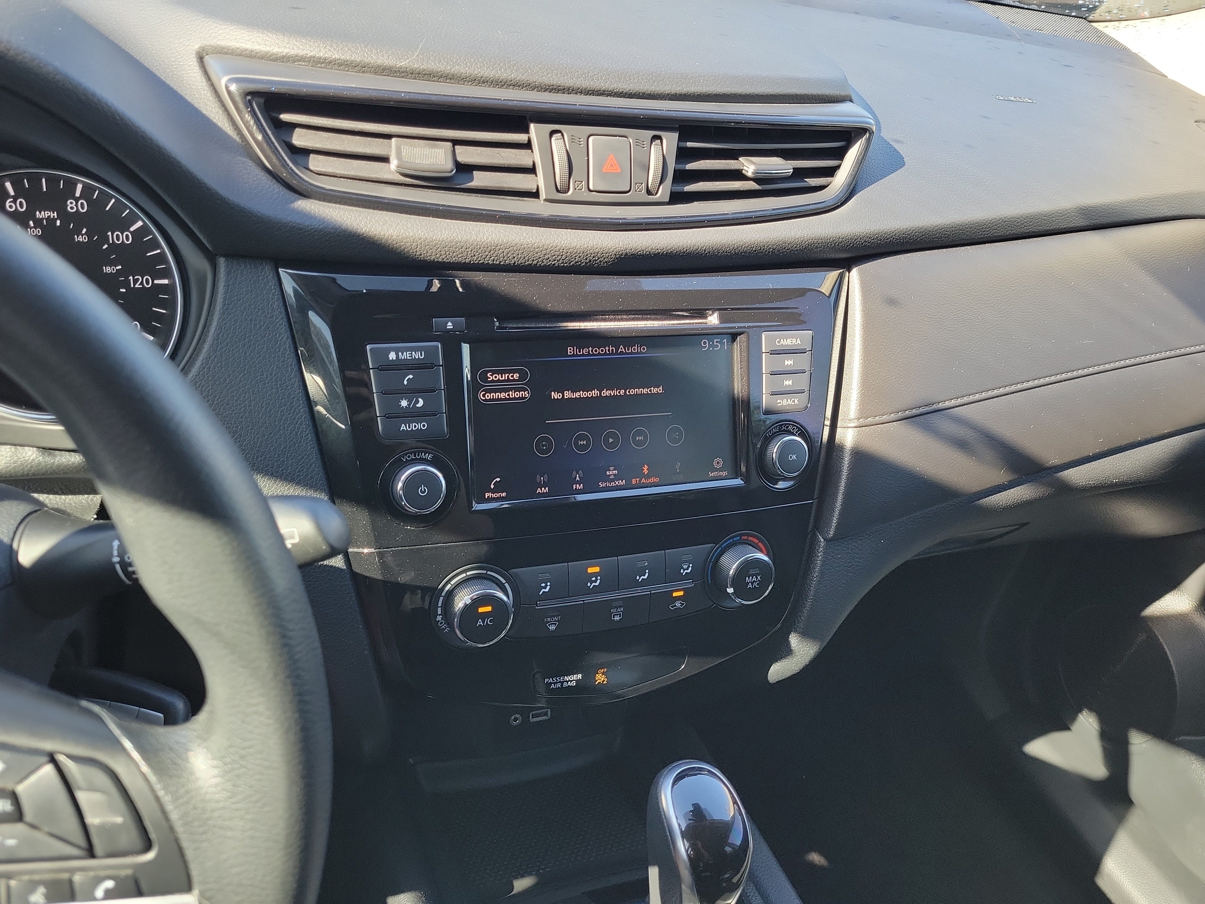 Used 2020 Nissan Rogue S FWD image 26