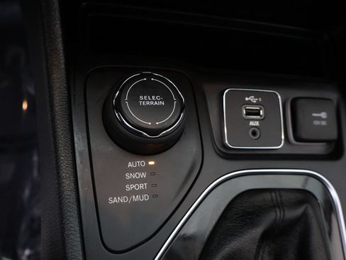 Used 2019 Jeep Cherokee Limited AWD/4WD image 51