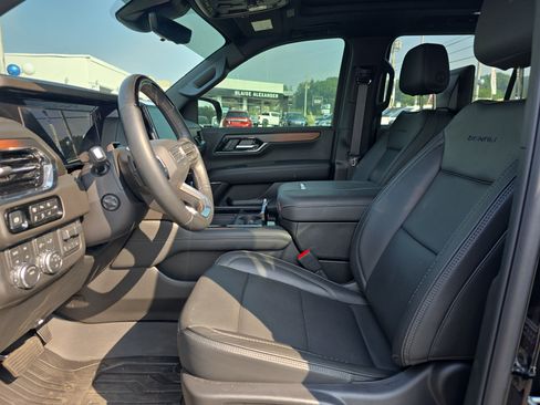 Used 2025 GMC Yukon XL Denali w/ Denali Reserve Package AWD/4WD image 15