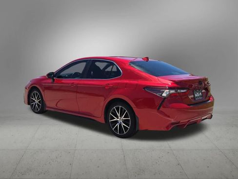 Used 2022 Toyota Camry SE w/ Convenience Package FWD image 4
