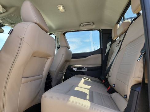 Used 2024 Ford Ranger Lariat w/ Trailer Tow Package image 8