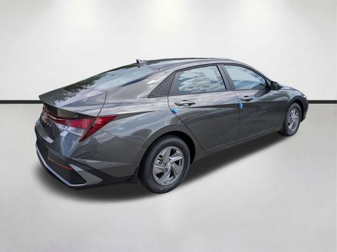 New 2026 Hyundai Elantra SE FWD image 4