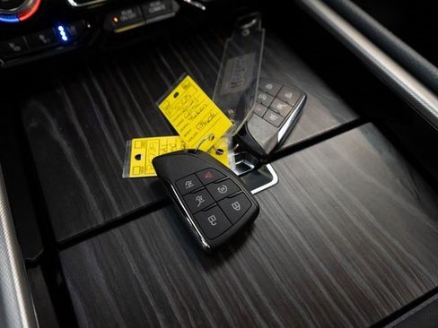 Used 2021 GMC Yukon Denali w/ Denali Premium Package image 6