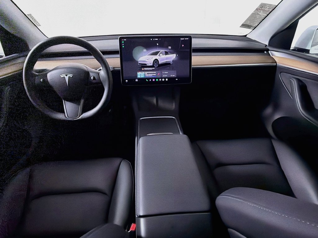 Used 2025 Tesla Model Y Long Range AWD/4WD image 25