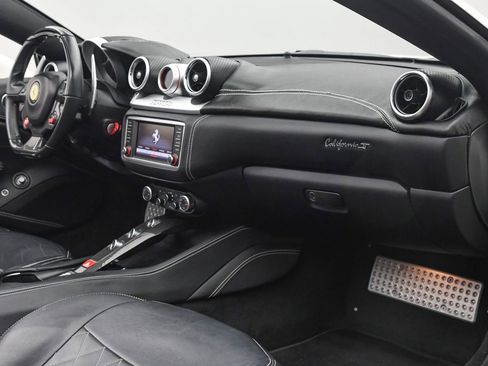 Used 2016 Ferrari California T image 20