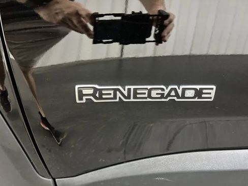 Used 2020 Jeep Renegade Latitude FWD image 31