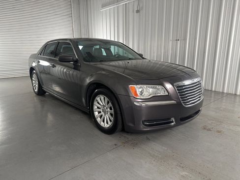 Used 2014 Chrysler 300 image 3