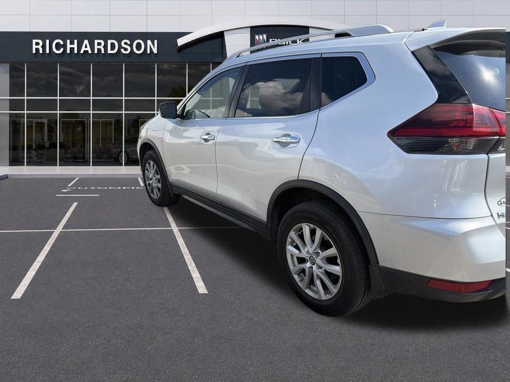 Used 2018 Nissan Rogue SV AWD/4WD image 11