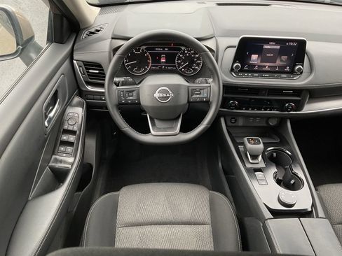 Used 2025 Nissan Rogue SV AWD/4WD image 15
