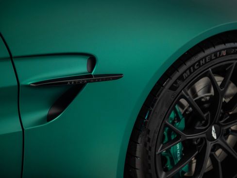 Used 2025 Aston Martin V8 Vantage Coupe image 9