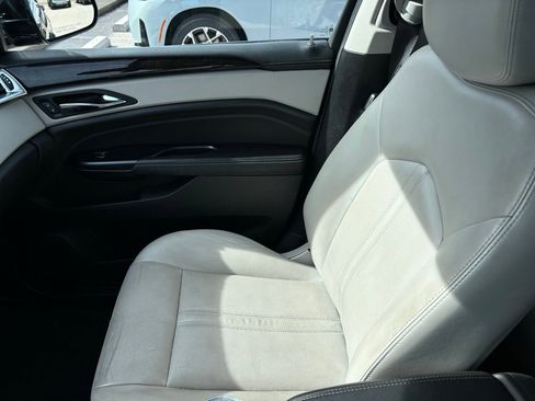 Used 2014 Cadillac SRX Luxury w/ Driver Awareness Package image 17