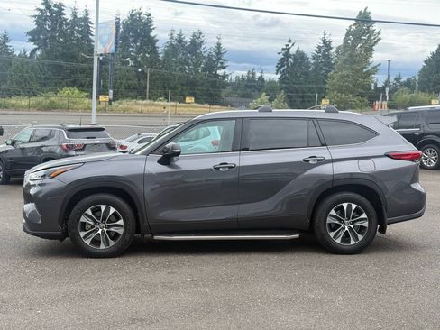Used 2021 Toyota Highlander XLE AWD/4WD image 4