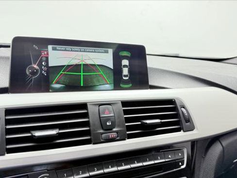 Used 2016 BMW 320i Sedan w/ Sport Package image 29