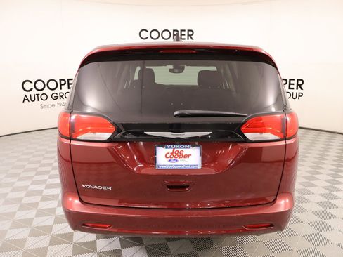 Used 2023 Chrysler Voyager LX image 21