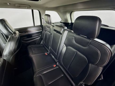 Used 2023 Jeep Grand Cherokee Limited AWD/4WD image 11