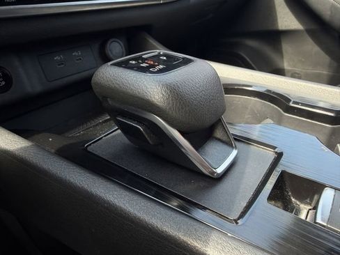 Used 2025 Nissan Rogue SV AWD/4WD image 18