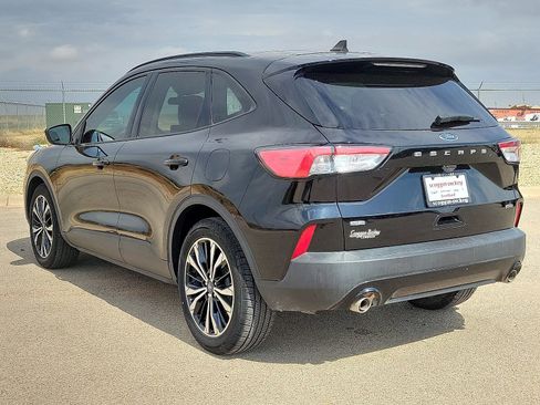 Used 2021 Ford Escape SE w/ SE Sport Appearance Package image 3