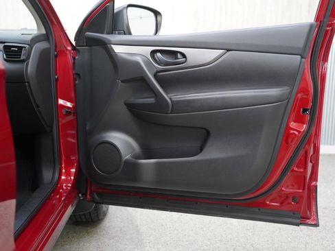 Used 2017 Nissan Rogue Sport S w/ S Appearance Package image 33