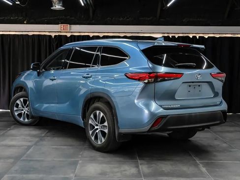 Used 2021 Toyota Highlander XLE FWD image 13
