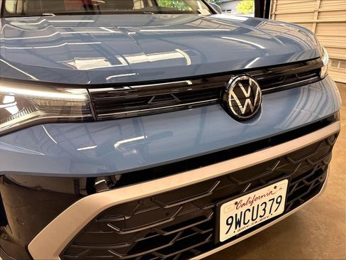 Used 2025 Volkswagen Taos SE AWD/4WD image 34