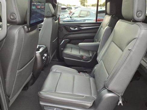 Used 2023 GMC Yukon XL Denali w/ Advanced Technology Package AWD/4WD image 9