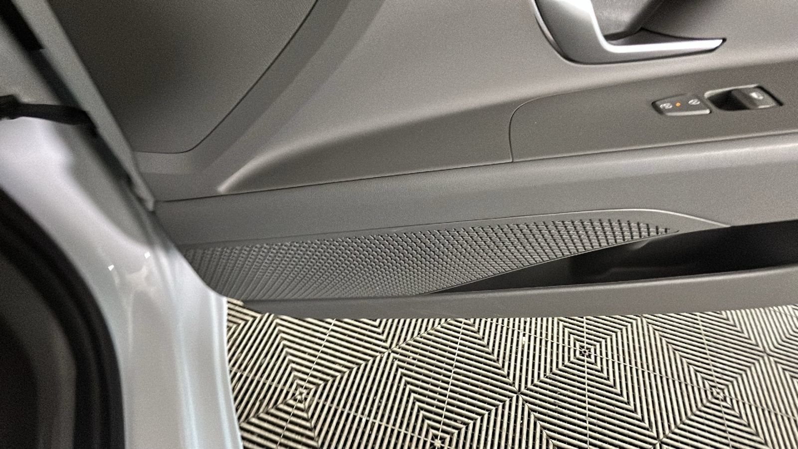 Certified 2024 Hyundai Elantra SEL FWD image 37