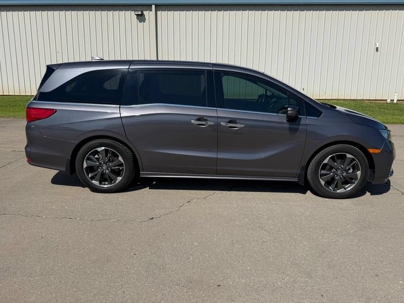Used 2023 Honda Odyssey Elite image 2