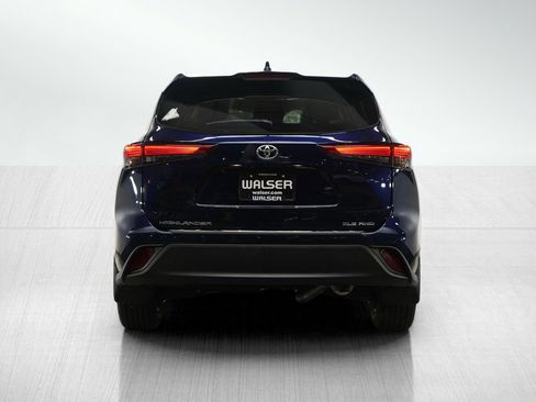 Used 2022 Toyota Highlander XLE image 4