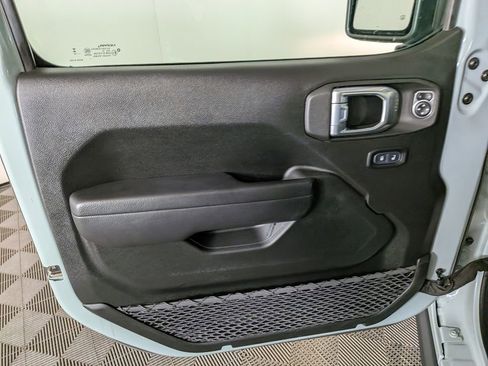 Certified 2023 Jeep Wrangler Unlimited Rubicon w/ Cold Weather Group image 18