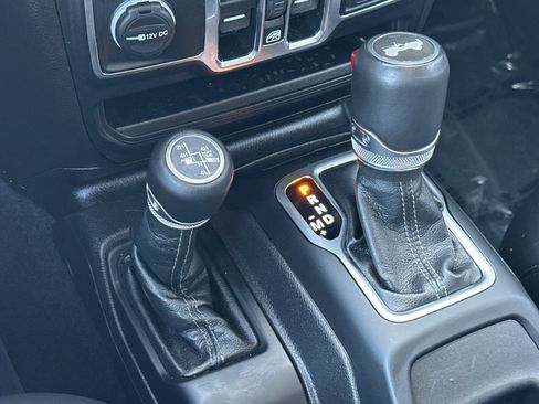 Used 2024 Jeep Wrangler High Altitude AWD/4WD image 22