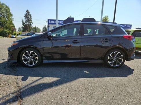 Used 2018 Toyota Corolla iM FWD image 2