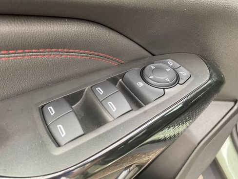 Certified 2024 Chevrolet Trax RS w/ Sunroof Package FWD image 18