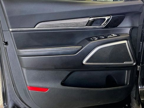 Used 2022 Kia Telluride EX image 2