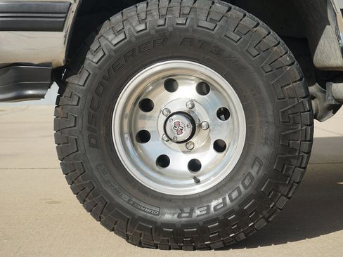 Used 1995 Ford Bronco XLT image 35