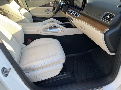 Certified 2025 Mercedes-Benz GLS 580 4MATIC image 53