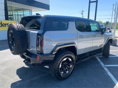 Used 2024 GMC Hummer EV 2X w/ Extreme Off-Road Package AWD/4WD image 8